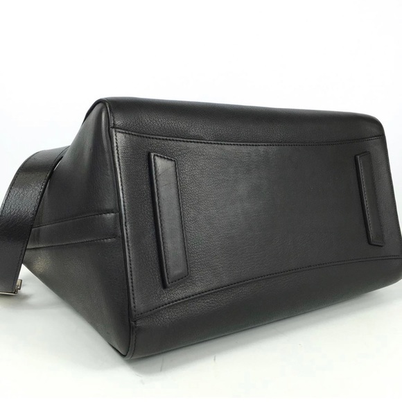 Authentic Givenchy Antigona - Picture 5 of 7
